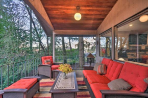 Tigard Retreat with Deck, 15 Mins From Portland!